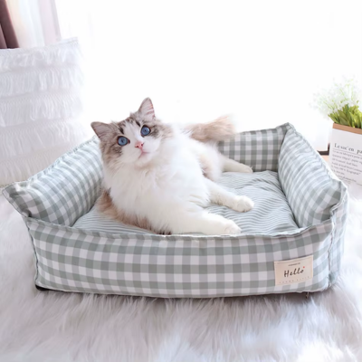Panier-pour-chat-Tartan-vert-avec-chat