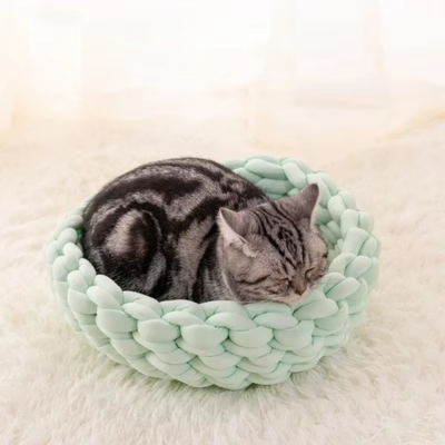 Panier-pour-chat-Tricat_-chat-tobby-panier-menthe