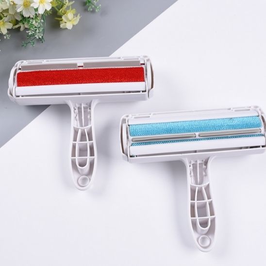 brosse-anti-poil-rouge-et-bleu